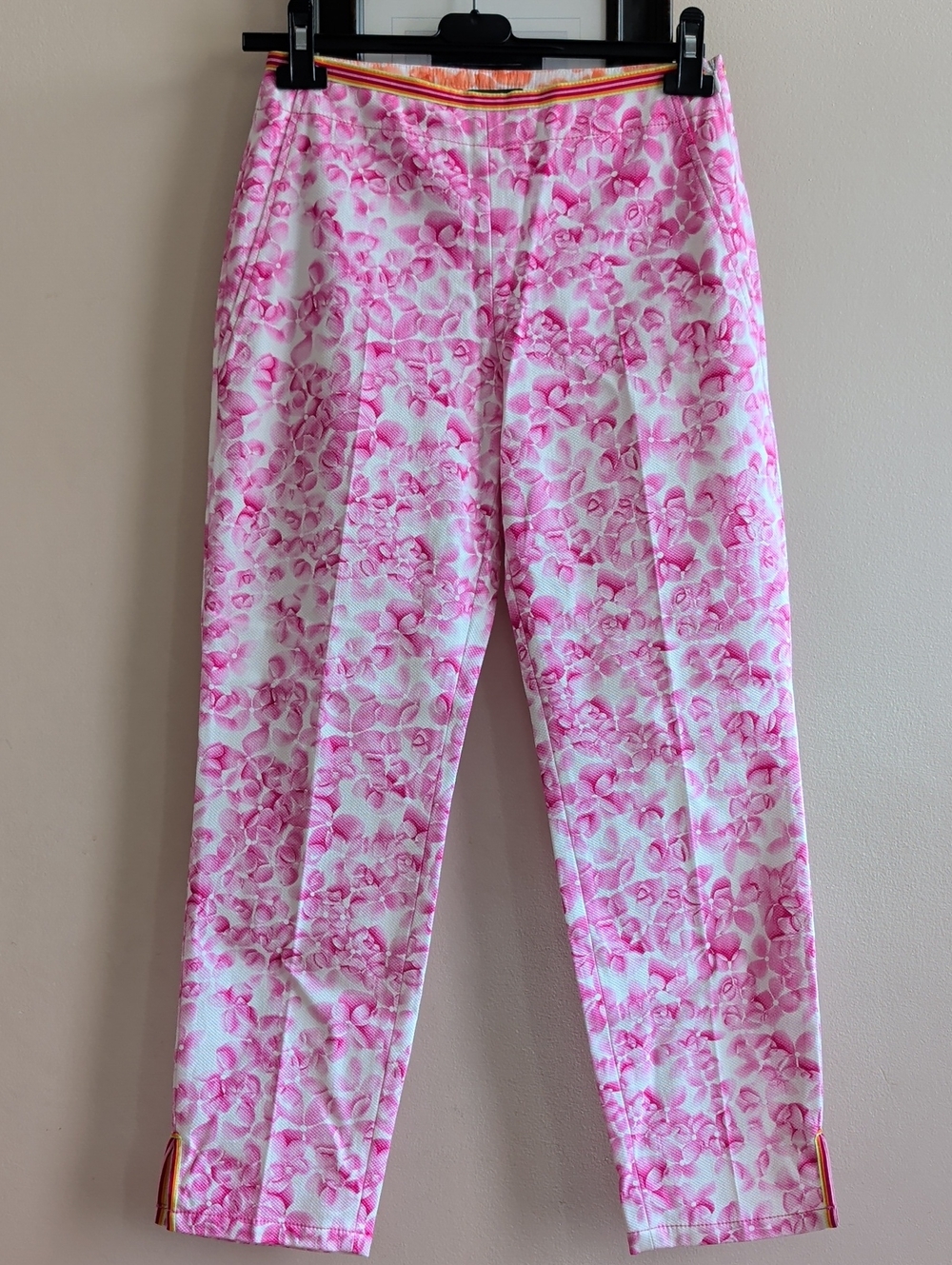 NWOT RIANI Pink Floral Slim Straight-Leg Pants